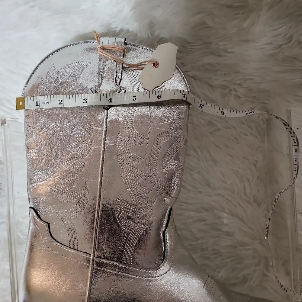NWT SHYANNE SIZE 7 SHINY SILVER BOOTS! VEAGAN LEATHER,GORGEOUS